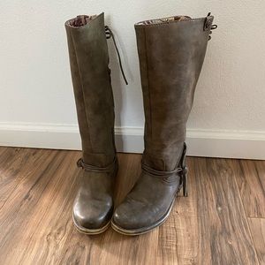 Tall brown lace back Roxy boots